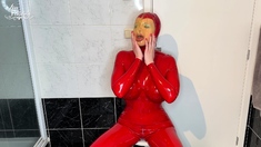 Amateur cd in latex masturbating dildoing