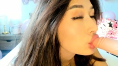 Masturbating solo babe loves her toys