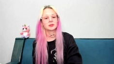 amateur blonde solo webcam