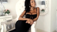 Big boob brunette masturbates on webcam