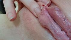 Amateur Close Up Squirting Masturbation