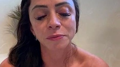 Close up MILF masturbation