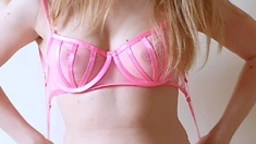 amateur blonde solo webcam
